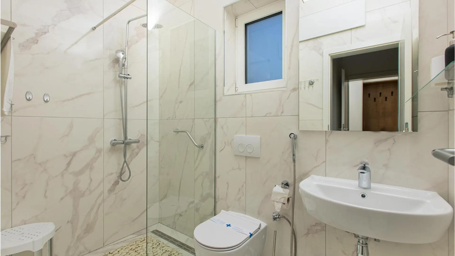 2 Bedroom Pet Friendly Home In Zestilac Gostinjac