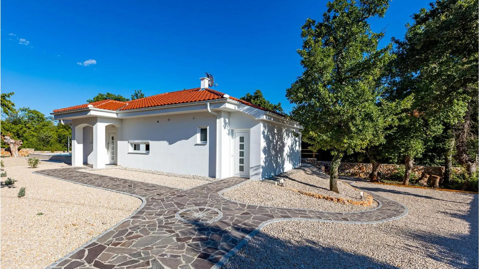 2 Bedroom Pet Friendly Home In Zestilac Gostinjac