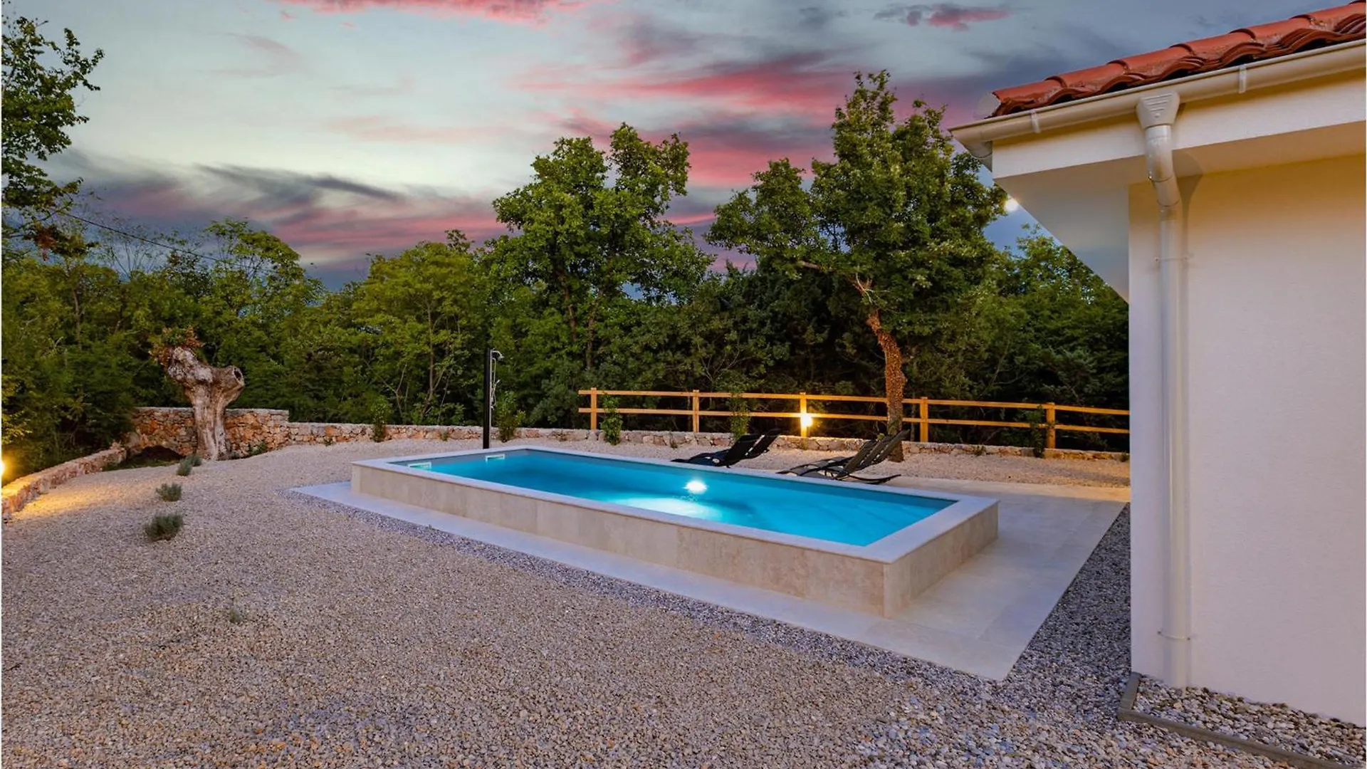 2 Bedroom Pet Friendly Home In Zestilac Gostinjac